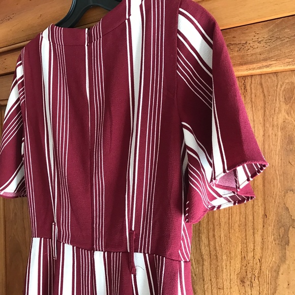 Lovers + Friends Burgundy Striped Short Sleeve Surplice Dress Small - Picture 7 of 12